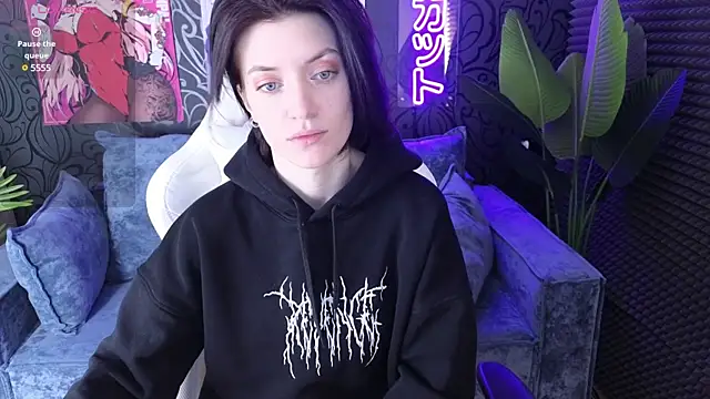 roxy riot  online show from February 17, 2025, 1:25 am