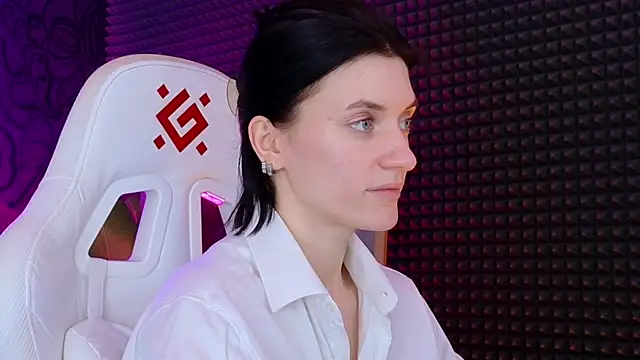 roxy riot  online show from March 16, 2025, 9:05 am