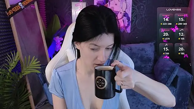 roxy riot  online show from November 5, 2025, 1:27 am