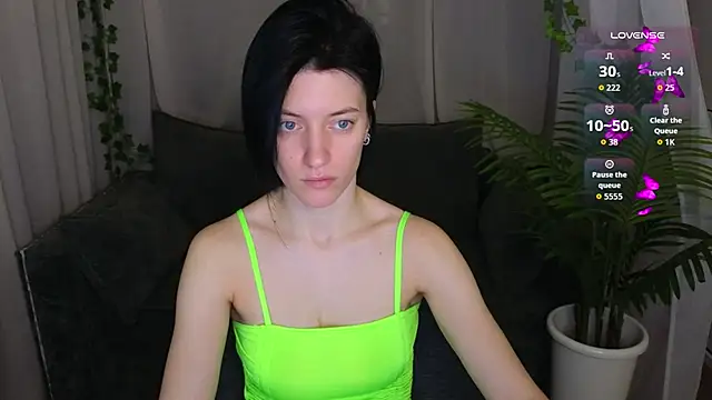 roxy riot  online show from November 8, 2025, 1:28 am