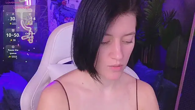 roxy riot  online show from April 28, 2026, 2:27 am