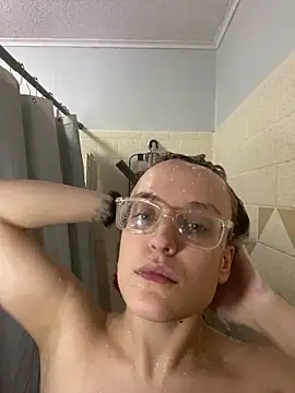 Snapshot of grassXass420 chatting on February 21, 2026, 8:32 pm grassXass420 online show from February 21, 2026, 8:32 pm