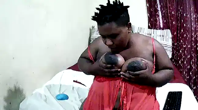 cococrush25 online show from February 11, 2025, 4:56 pm