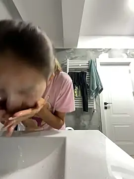 BonyBon29 online show from October 20, 2025, 5:52 am