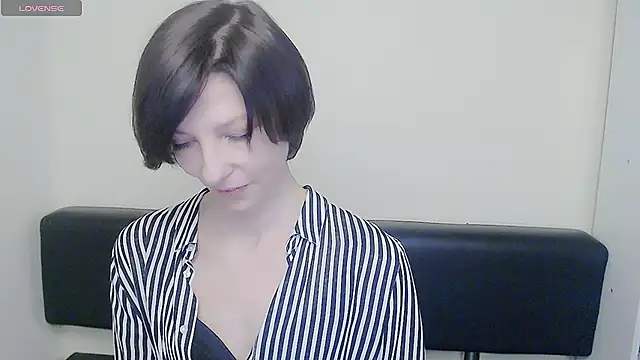  AngeliaFlow  online show from February 25, 2025, 10:37 am