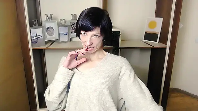  AngeliaFlow  online show from September 15, 2025, 6:57 am