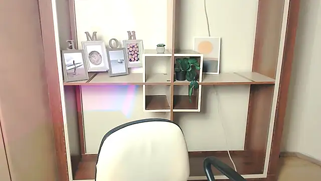  AngeliaFlow  online show from October 18, 2025, 6:48 am