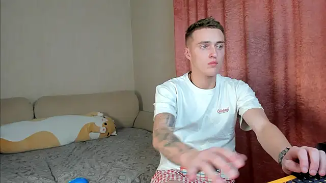 crazybottom99 online show from November 1, 2025, 6:32 pm