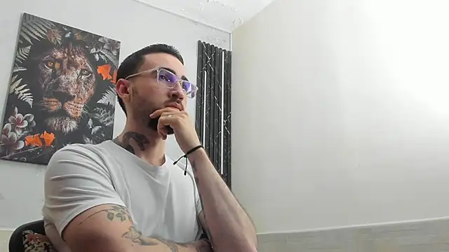 Luke davis01 online show from February 19, 2025, 1:28 pm