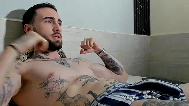 Luke davis01 online show from February 21, 2025, 4:48 pm