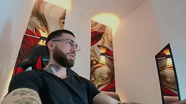 Luke davis01 online show from November 15, 2025, 1:07 pm