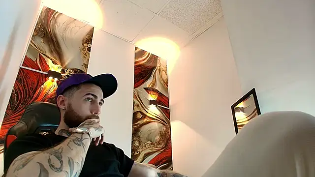 Luke davis01 online show from April 23, 2026, 1:13 pm