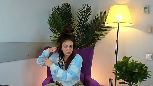 PortiaBellew online show from February 7, 2025, 10:50 am