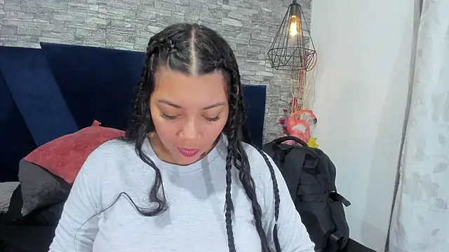 Sophia Brunett online show from December 22, 2025, 12:13 pm