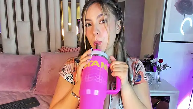 Cloee Rainbow1 online show from March 27, 2026, 12:05 pm