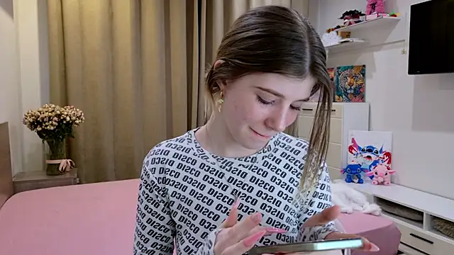 Bella amory online show from March 10, 2026, 8:25 pm