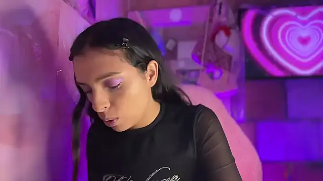 Skye Moore online show from July 3, 2026, 1:56 am