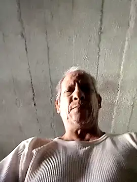 26menny74 online show from December 18, 2025, 4:02 pm