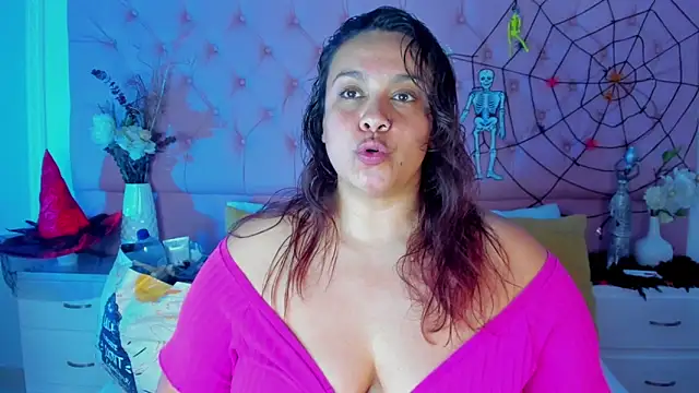 KourtneyEvans online show from October 27, 2025, 8:46 pm