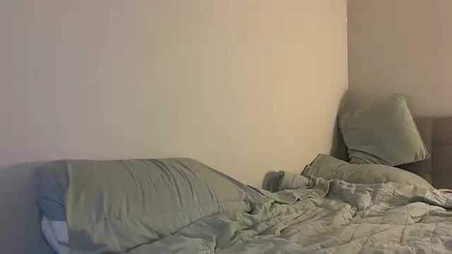 skyejde online show from September 11, 2025, 6:52 pm