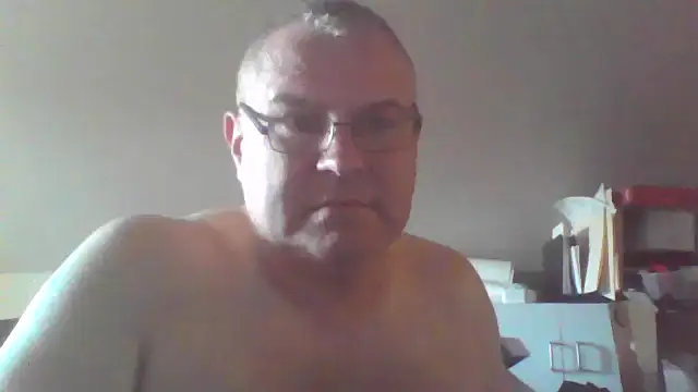 Snapshot of mkestr69 chatting on September 19, 2025, 3:24 pm mkestr69 online show from September 19, 2025, 3:24 pm