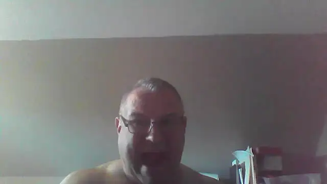 Snapshot of mkestr69 chatting on September 25, 2025, 5:49 pm mkestr69 online show from September 25, 2025, 5:49 pm