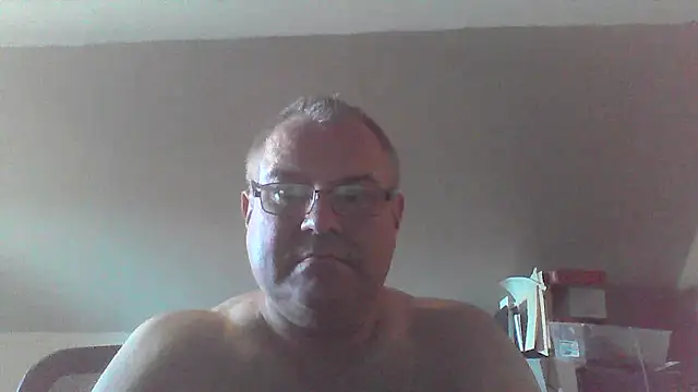 Snapshot of mkestr69 chatting on October 5, 2025, 9:45 pm mkestr69 online show from October 5, 2025, 9:45 pm