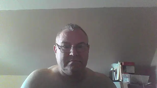 Snapshot of mkestr69 chatting on November 5, 2025, 5:24 pm mkestr69 online show from November 5, 2025, 5:24 pm