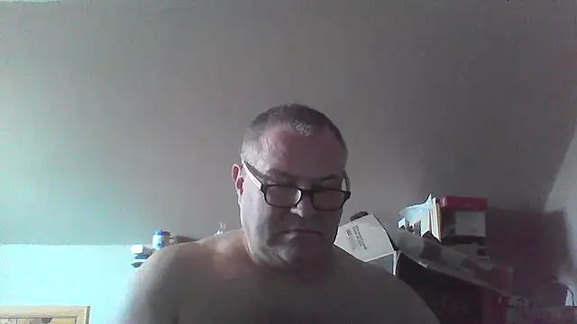 Snapshot of mkestr69 chatting on April 3, 2026, 8:07 pm mkestr69 online show from April 3, 2026, 8:07 pm