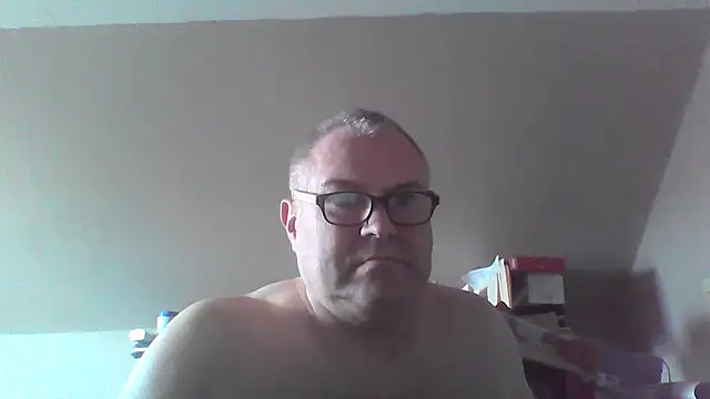 Snapshot of mkestr69 chatting on April 6, 2026, 4:19 pm mkestr69 online show from April 6, 2026, 4:19 pm