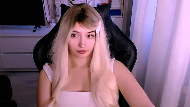 beauty blonde online show from October 14, 2025, 1:17 am