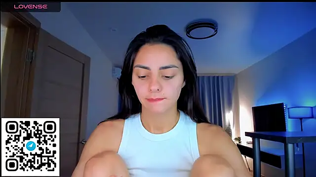 EmiliaZen online show from September 9, 2025, 4:06 pm