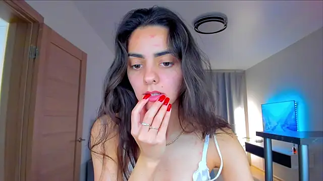 EmiliaZen online show from November 7, 2025, 4:29 pm