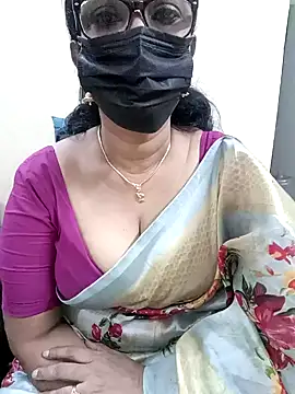 Snapshot of niiveditha chatting on February 7, 2025, 10:52 pm niiveditha online show from February 7, 2025, 10:52 pm