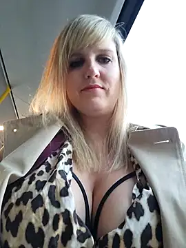 Sexybiene969 online show from September 30, 2025, 4:12 pm