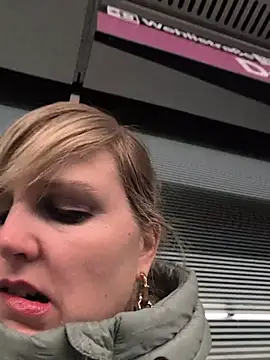 Sexybiene969 online show from November 25, 2025, 5:24 pm