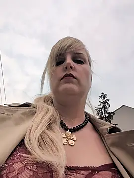 Sexybiene969 online show from April 19, 2026, 3:44 pm