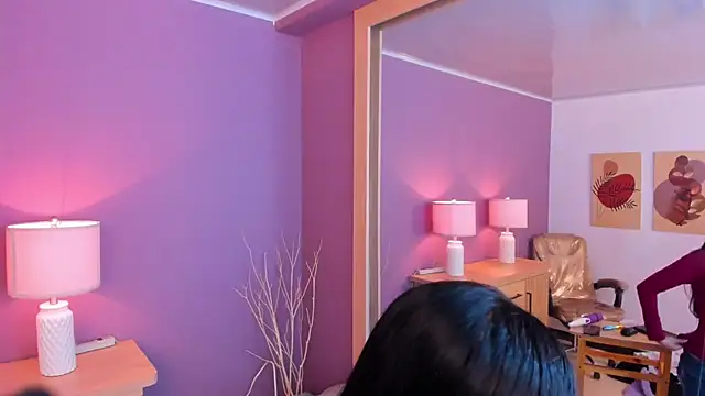 scarlet edwars online show from March 4, 2025, 6:29 pm