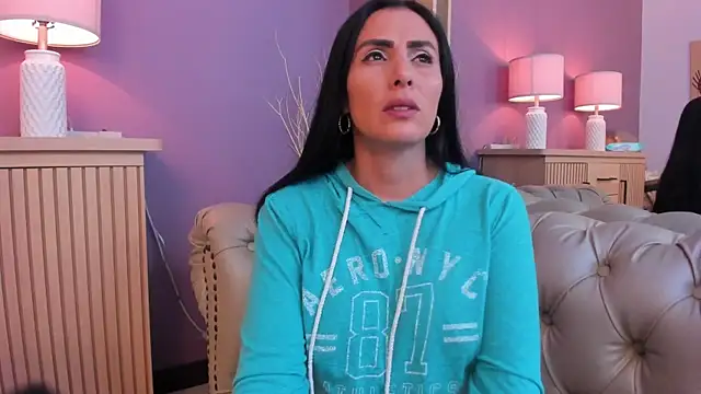 scarlet edwars online show from March 7, 2025, 3:28 pm