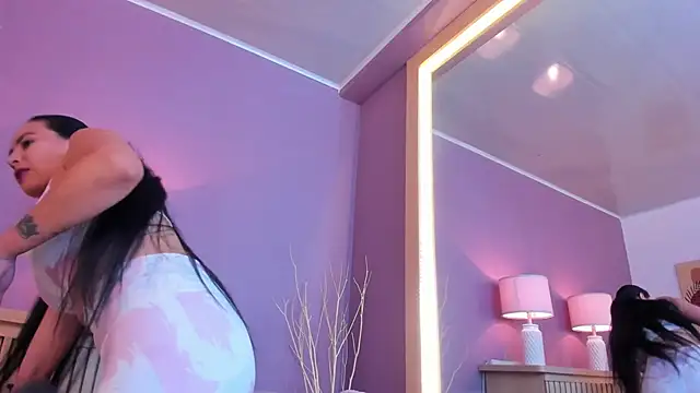 scarlet edwars online show from March 10, 2025, 1:10 pm