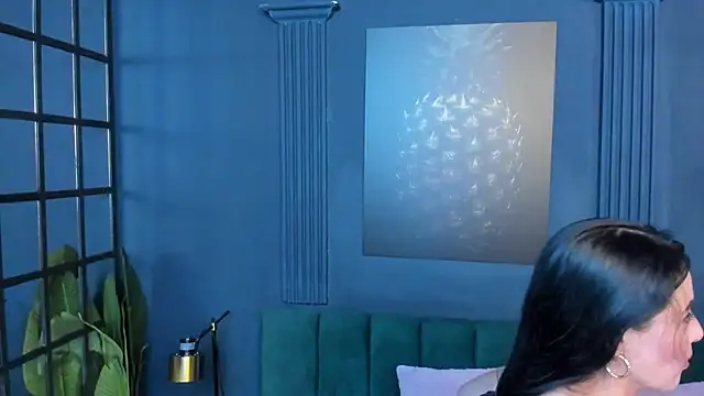 scarlet edwars online show from October 17, 2025, 7:16 pm