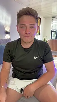 Angel Montiell online show from October 30, 2025, 9:15 pm