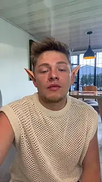 Angel Montiell online show from October 31, 2025, 10:11 pm