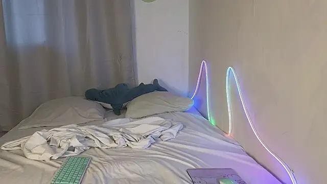 Julian wins online show from April 3, 2026, 1:03 am