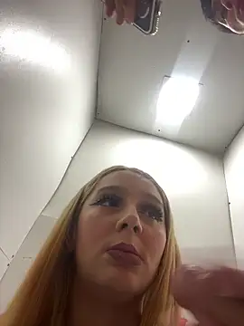 hotamanda01 online show from October 9, 2025, 6:06 pm