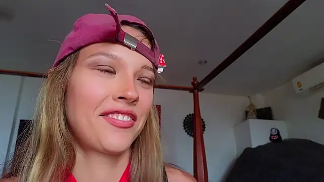 Snapshot of DemiDee chatting on March 9, 2025, 9:35 am DemiDee online show from March 9, 2025, 9:35 am