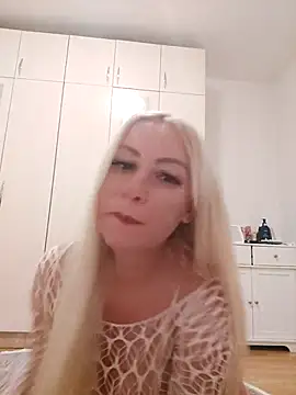 visnjica online show from October 6, 2025, 9:34 pm