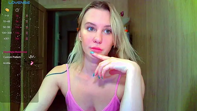Snapshot of Caramel_piegirl chatting on July 21, 2026, 8:33 pm Caramel piegirl online show from July 21, 2026, 8:33 pm