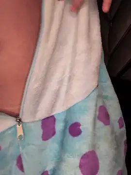 Snapshot of Laura-Khalifa chatting on November 28, 2025, 5:32 am Laura-Khalifa online show from November 28, 2025, 5:32 am