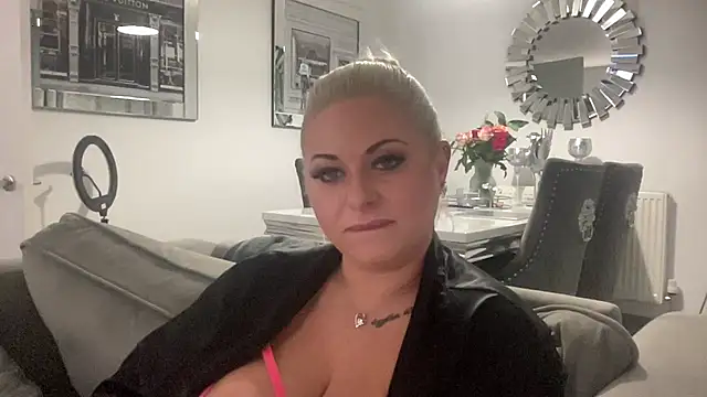 Snapshot of GemaJBusty chatting on February 16, 2025, 9:59 pm GemaJBusty online show from February 16, 2025, 9:59 pm
